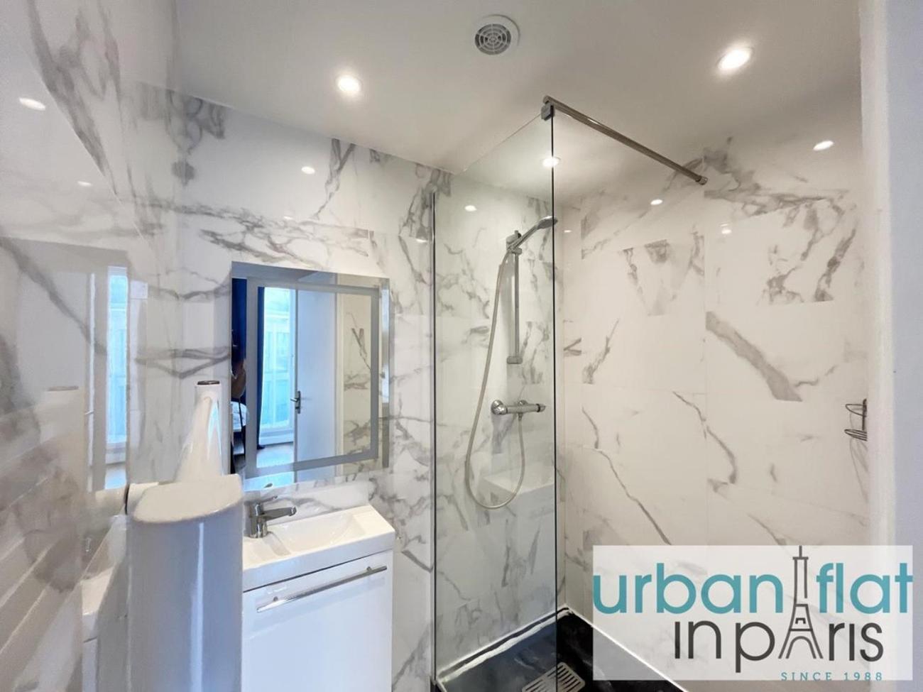 Appartement Urban Flat 128 - Beautiful 4 Bdr Flat Champs-elysees Parijs