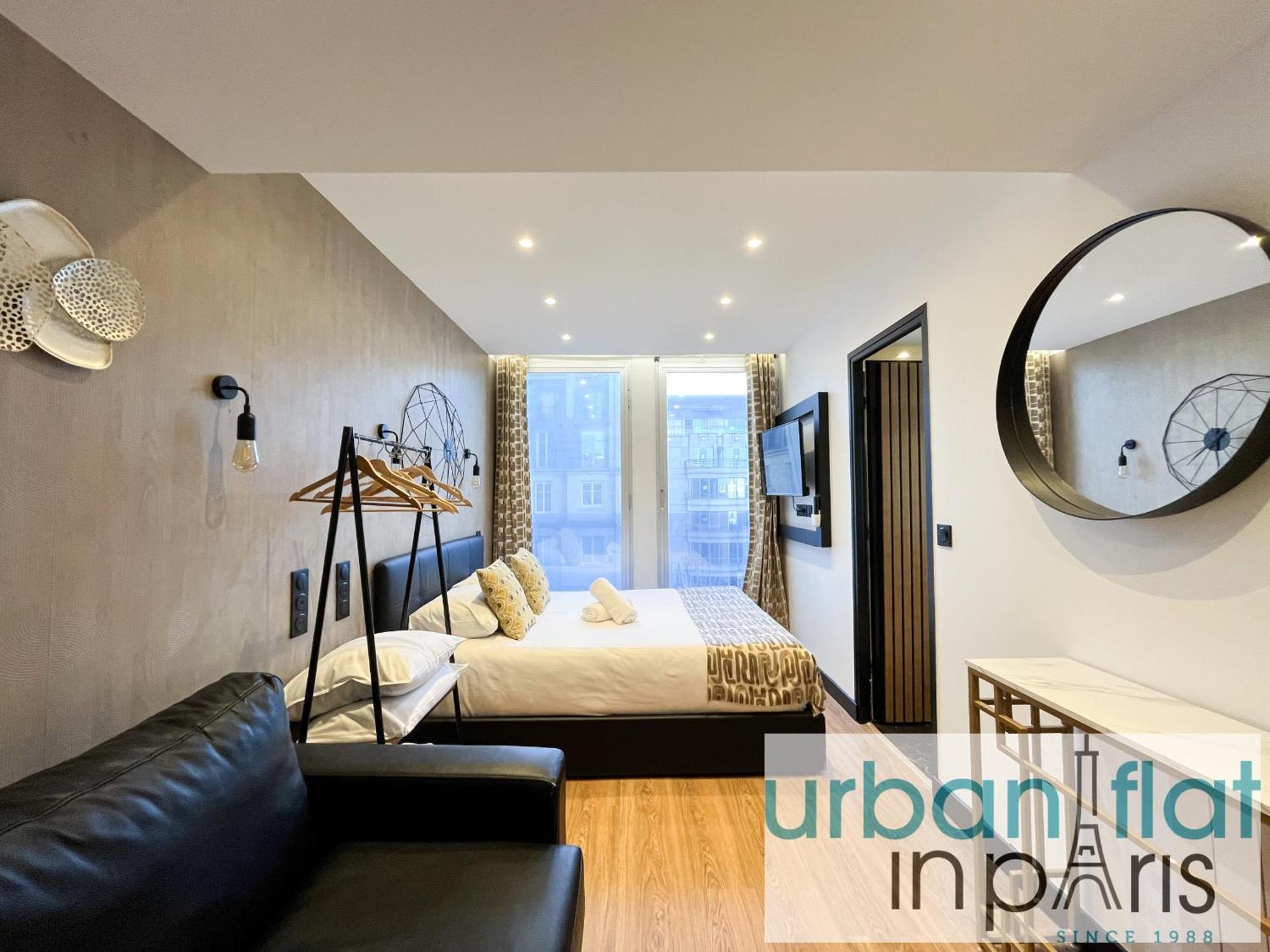 Urban Flat 128 - Beautiful 4 Bdr Flat Champs-elysees * Parijs